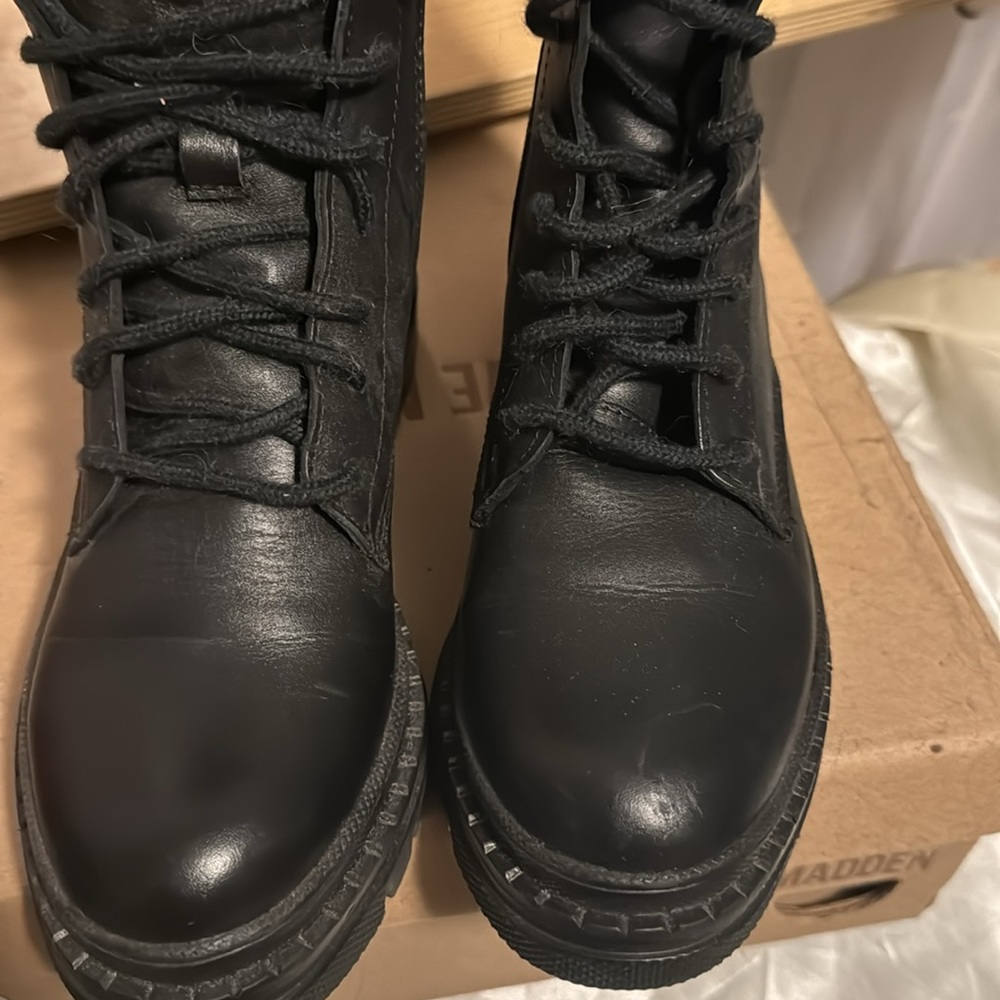 Steve Madden Jamisyn black leather boots